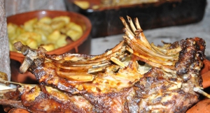 Cordero asado candidato a "7 maravillas en la mesa"